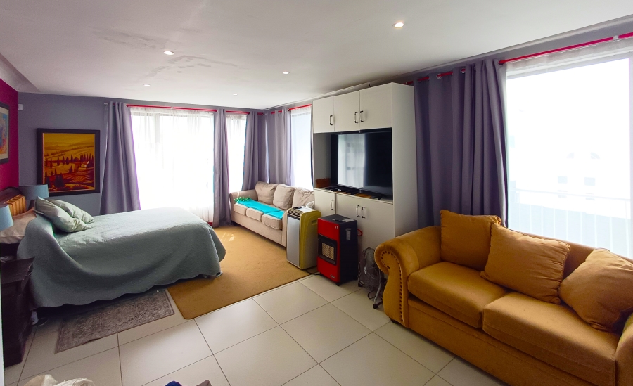 7 Bedroom Property for Sale in Kleinmond Western Cape